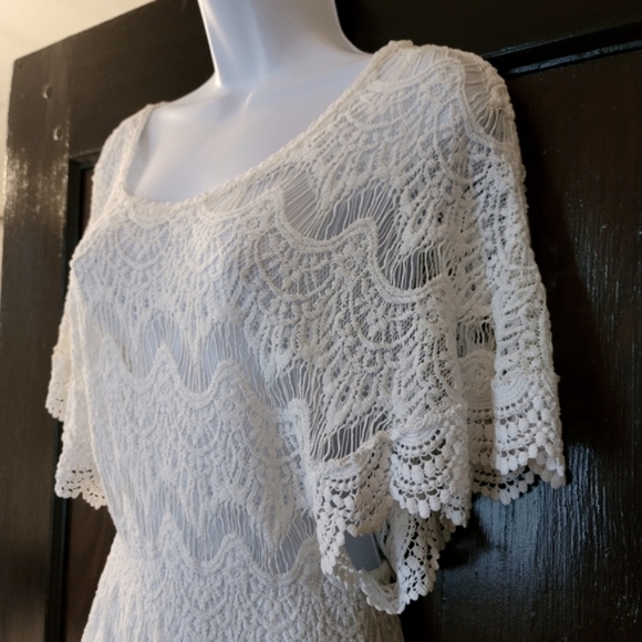 Romantic White Chantilly Lace top with flutter sleeves Sz M - Picture 2 of 8